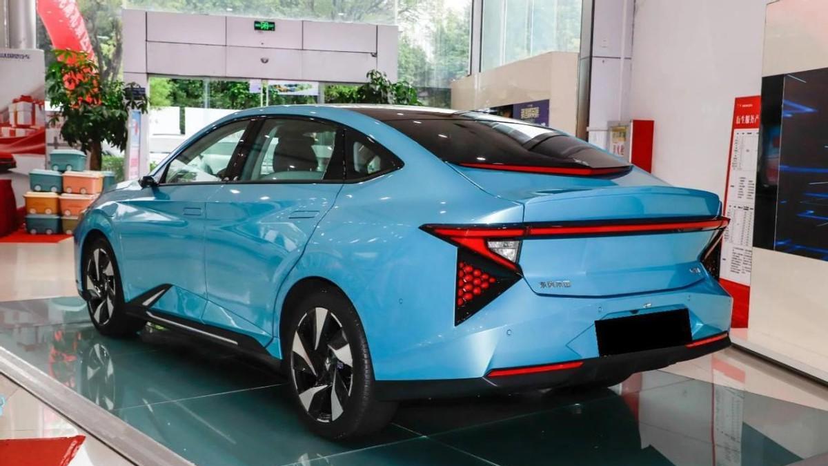 这款合资B级车，纯电续航520km，6.9秒破百，家用适合吗？