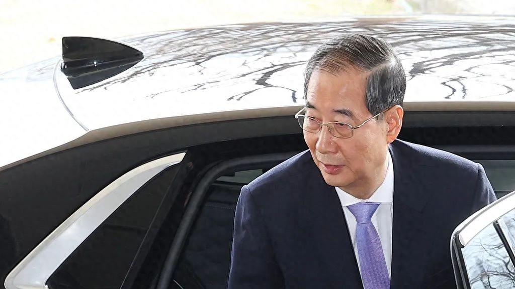 韩国政坛陷“三头审判”旋涡 国家命运面临十字路口