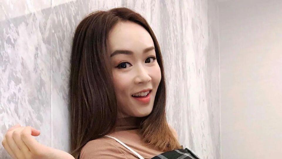 前港姐杨思琦：隐婚生子老公成谜，如今47岁靠直播带货维持生计
