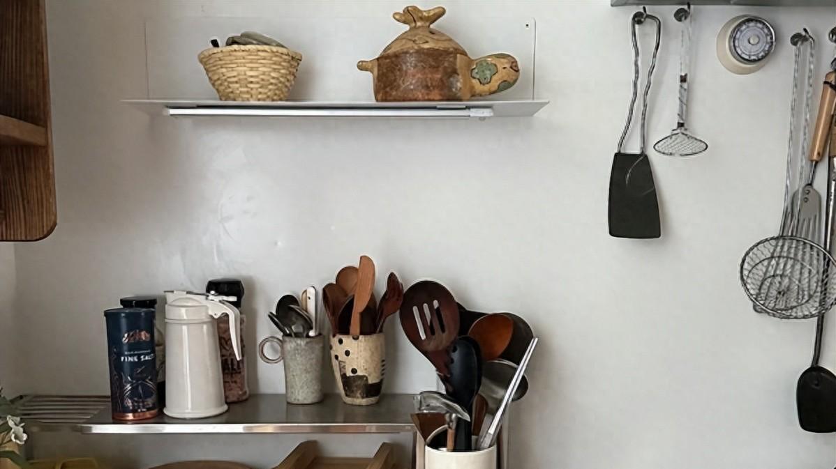 厨房里的魔法：54岁阿姨的七个生活妙招，你也能轻松拥有！