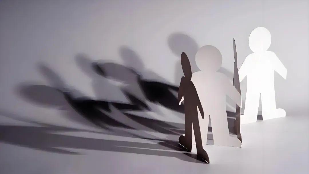 从心理学角度看，嫉妒心理的根源是什么？