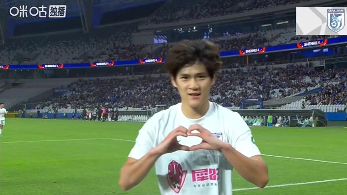 争议点球判罚，上海申花2-2绝平大连，中超冠军烫手，前四都拉胯