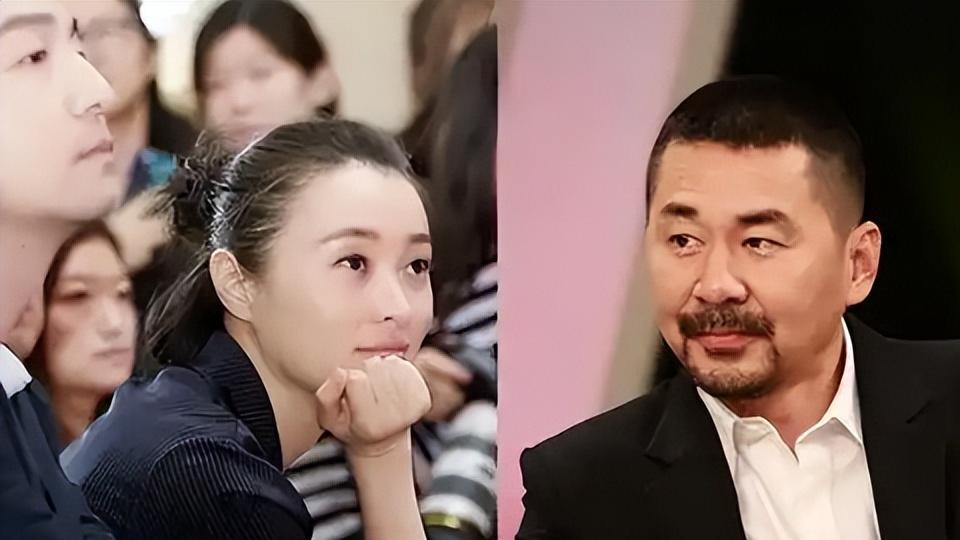 33岁被抛弃，年过50，与80岁老父亲住在一起，未婚未育，又酷又飒
