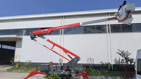 国家电网客户莅临高曼重工考察X17E履带式绝缘斗臂车