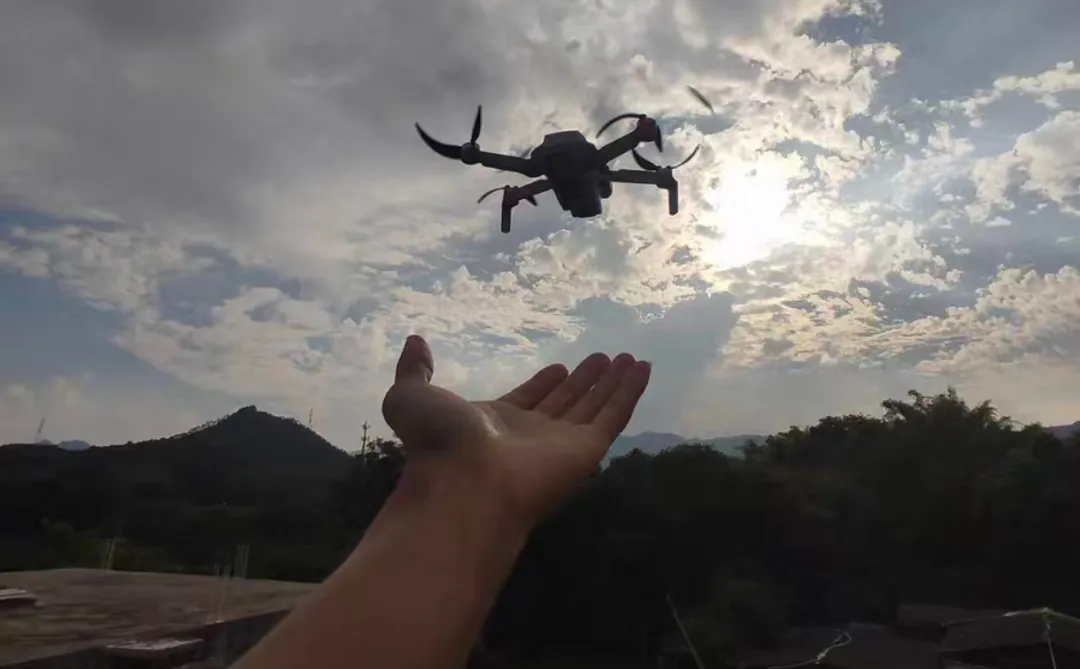 性价比炸裂的mini无人机！三轴云台支持4K录制，全新1308元