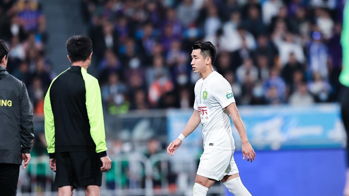 又输了，1-2！足协杯冠军遭双杀，踢不过弱旅，首位离队球员出炉