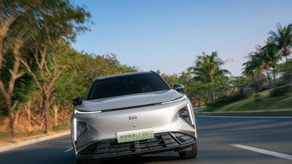 年底买车不纠结！银河L7 EM-i限时11.18万起还有政策保底