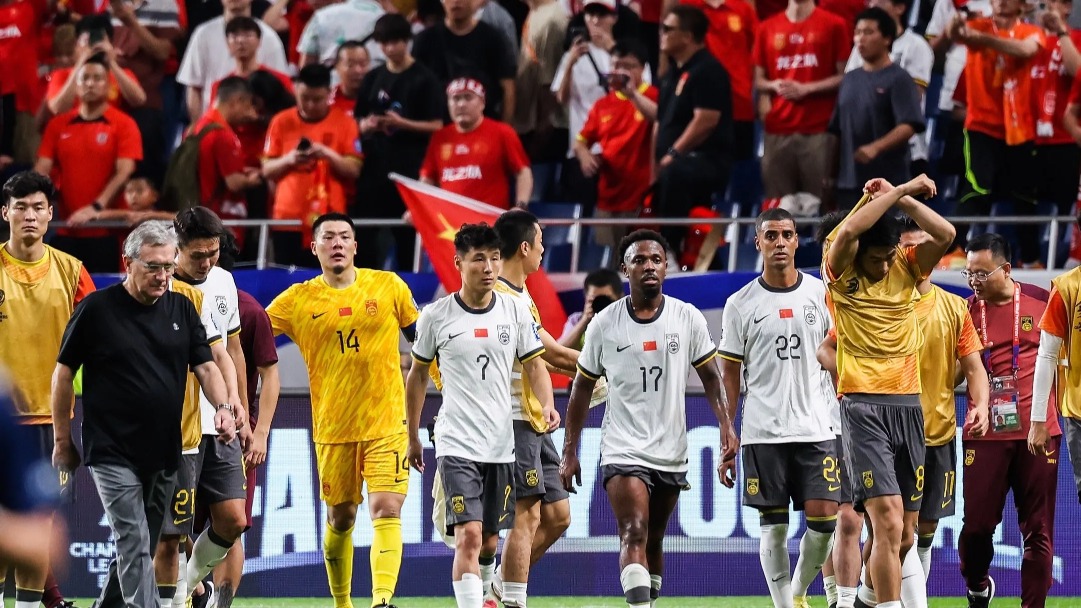 0: 2！国足三大罪人浮出水面，7万观众给国足算分