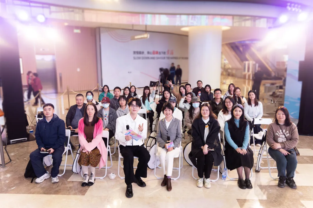 从职场焦虑到亲密关系，《背后》看片会黄菡现场支招！