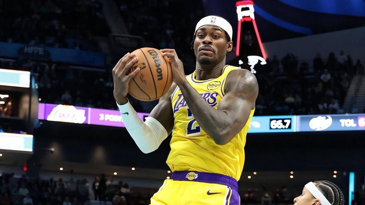 近6战场均失122分！惨败马刺后湖人又获坏消息，该启用范德彪吗？