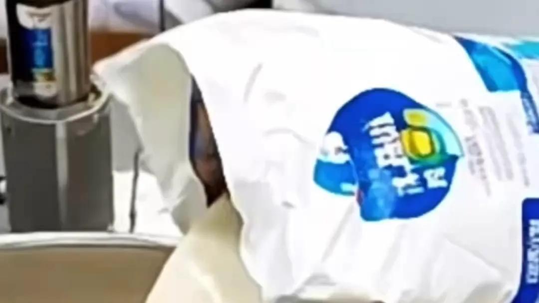 你抢的“保税仓”奶粉，可能来自黑作坊！起底直播间奶粉的暴利与猫腻