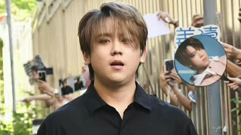 王晶怒喷顶流男星！求滚出娱乐圈，网友炸锅了