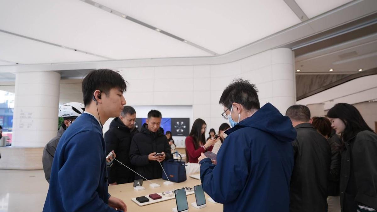 华为Pura X隆重推出，购机享多重好礼，用户热情高涨