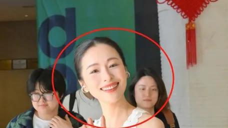 42岁江一燕惊喜回归，露脐装少女感爆棚，远离娱乐圈反而更冻龄！