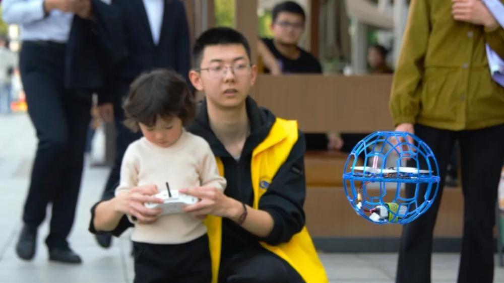 传承雷锋精神 全国多地开展全民健身志愿服务活动