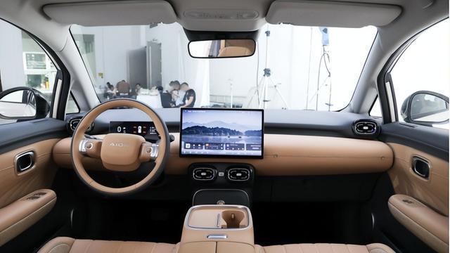 AION小型车性价比高，6.98万起售，轴距2.75米空间宽敞