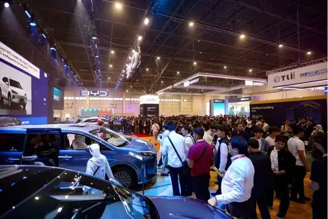 杀疯了！比亚迪1-10月狂卖370万台，智驾销量突破新纪录