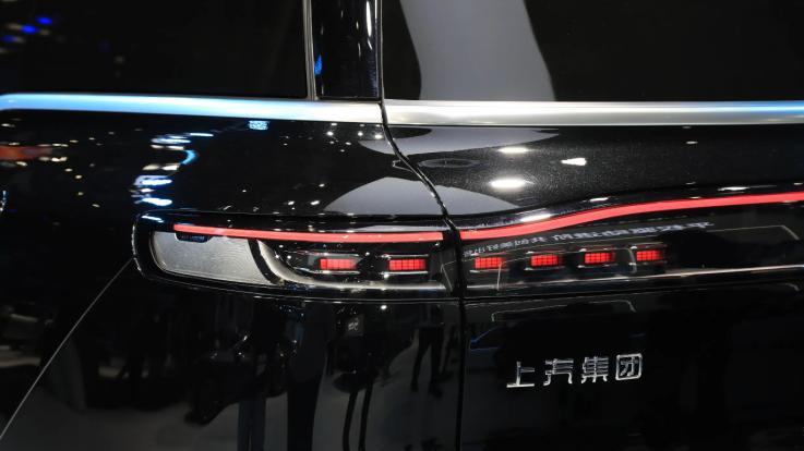 比的就是谁更尊，车长近5米3，智己LS9将至，单电池就有402km续航