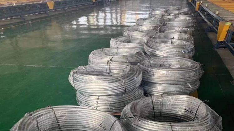 水下电缆的阴极保护中，带状阳极如何解决 “水下安装固定” 和 “防生物附着” 问题？