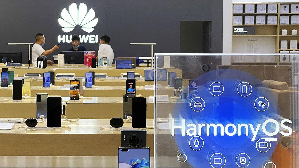 HarmonyOS6的隐私革命：AI防窥与国产化突围如何重塑数字安全感？