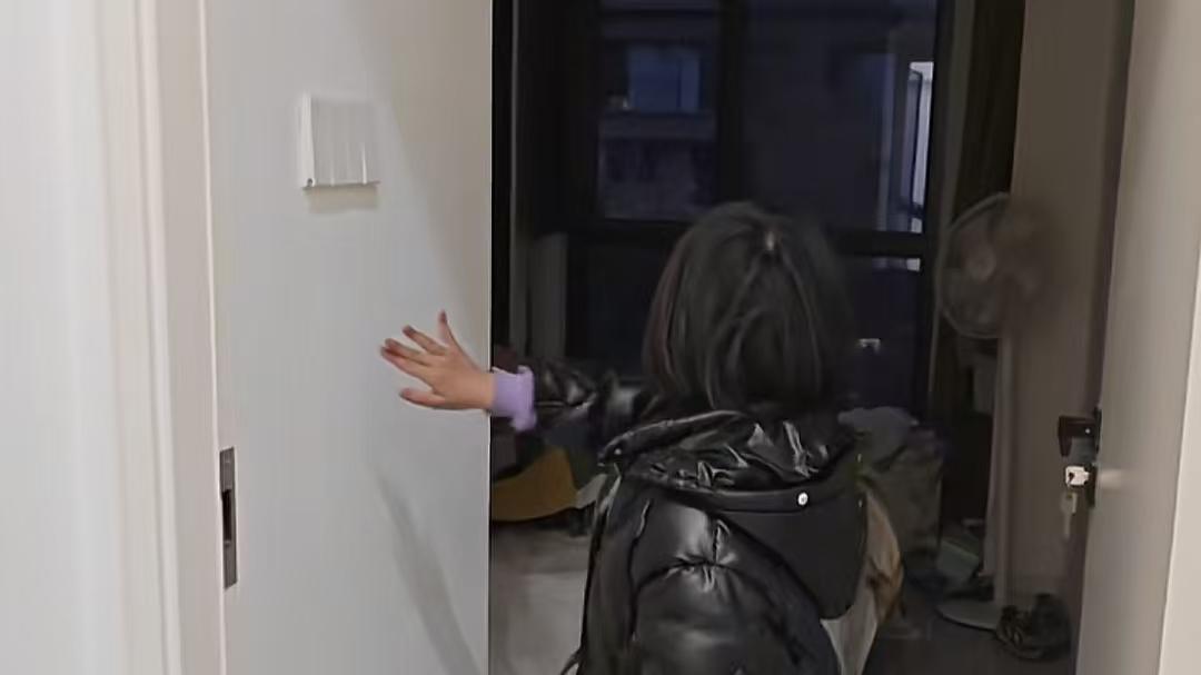 河南：男子离婚后买车买房，前妻上门求复婚：不行，我爸有新对象