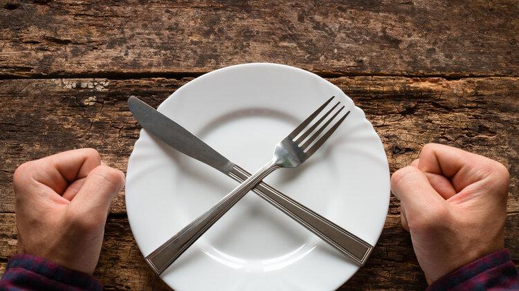 饭量与寿命密切相关？经常每天只吃2顿饭的人，全因死亡风险增加