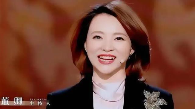 央视一姐争议频出，没想到11岁儿子竟能给董卿争光