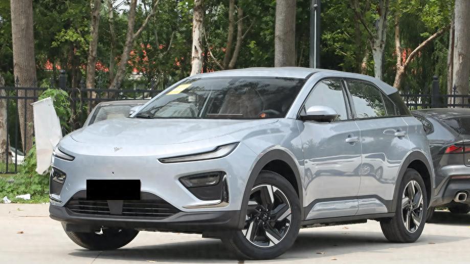 预算10万左右想买纯电SUV，哪吒X对比元PLUS，谁更有性价比