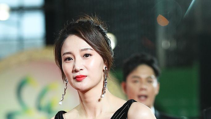 侯梦莎：凭《我是特种兵》走红，如今转行直播，销售额破8.5亿