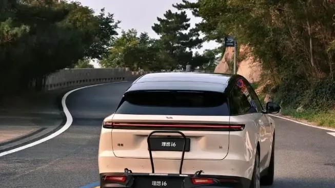 月销暴跌41%的理想，拿24万的i6对标Model Y，李想这次赌对了吗？
