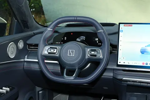 深度试驾焕新极氪001：这才是25万级电车该有的全能姿态​！