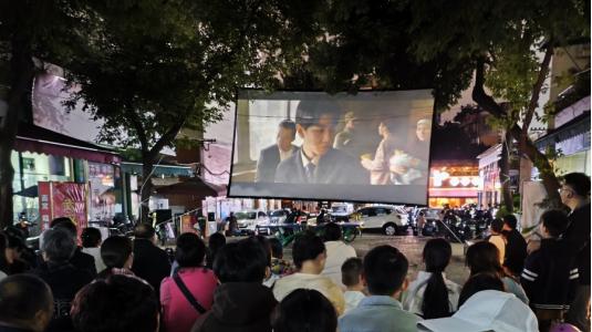 五块石街道关工委开展青少年“观红色影片，铸爱国之心”活动