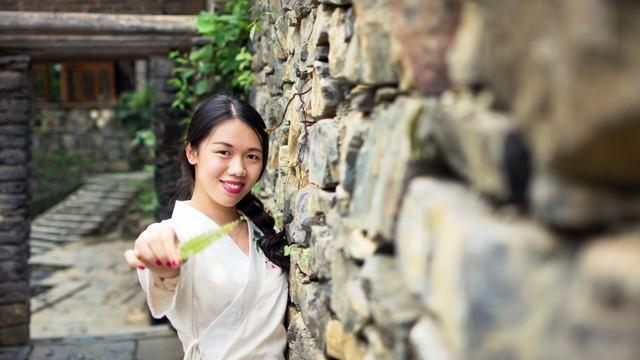 姑妈毁了我亲事，几年没和她来往，我三十岁出嫁时，让她坐上席