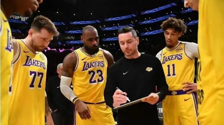 独行侠命令球员击溃湖人