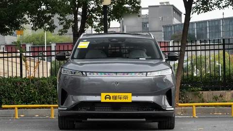 家庭选车不用愁！2026 款 eπ008 五座版，185cm 壮汉也能跷二郎腿​