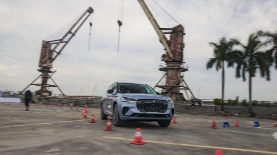 救命啊！ 原来美系 SUV 也能这么好开！