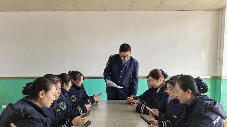 揭秘校车调度员吴剑的“双线”坚守之道