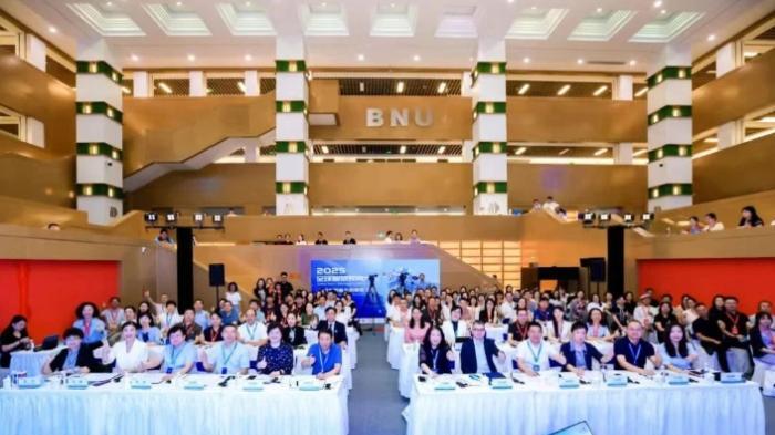 科大讯飞引领“AI+教育”新范式，共绘智慧教育蓝图