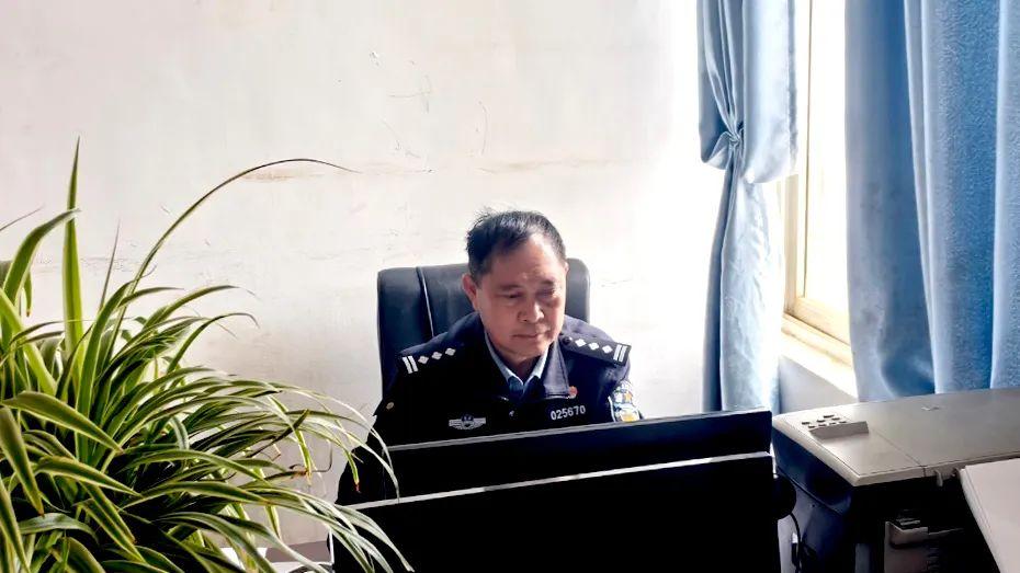 从警三十余载 无悔守护基层