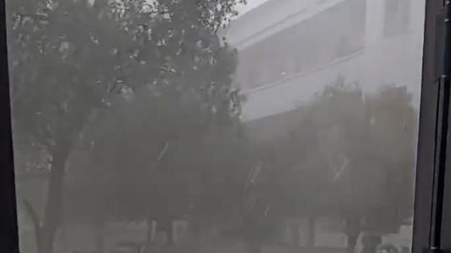 雷暴大风冰雹突袭江南，更大范围暴雨酝酿，倒春寒或更南
