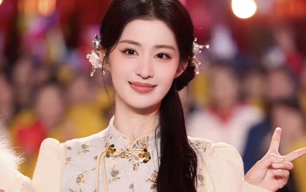 这一秒，张凌赫王楚然双向奔赴，上演极致甜虐爱恋