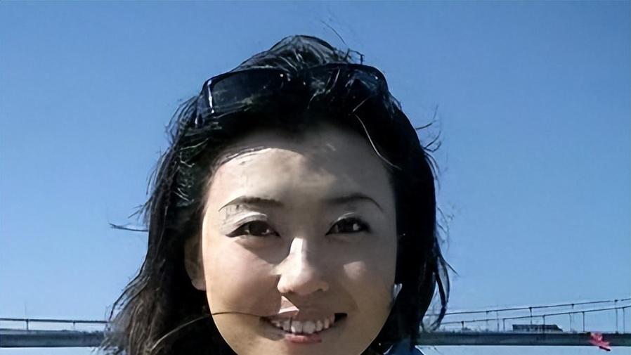 央视美女主持李红：经历逃婚，被造谣嫁入豪门，现在结局大快人心