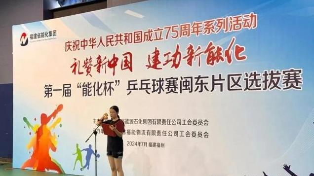 她是95后女干部的天花板，28岁当副县长，北大博士，肤白貌美