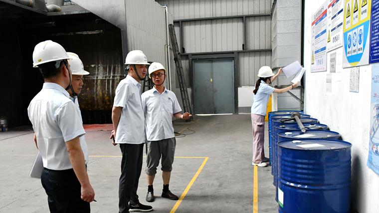 四川飞球抗酷暑战高温全力以赴保生产