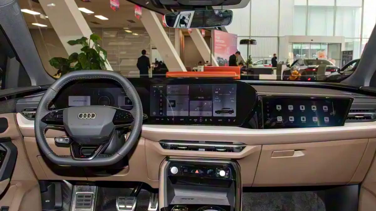 全新一代奥迪Q5L到店，灯厂发力，智能飞升