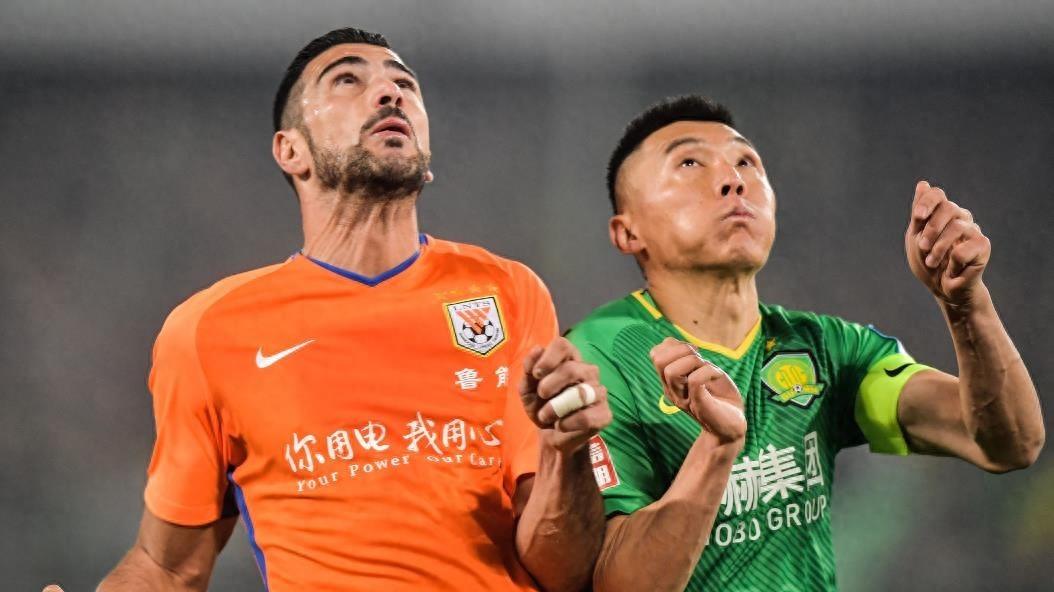 山东泰山5: 1大胜青岛西海岸，克雷桑上演帽子戏法