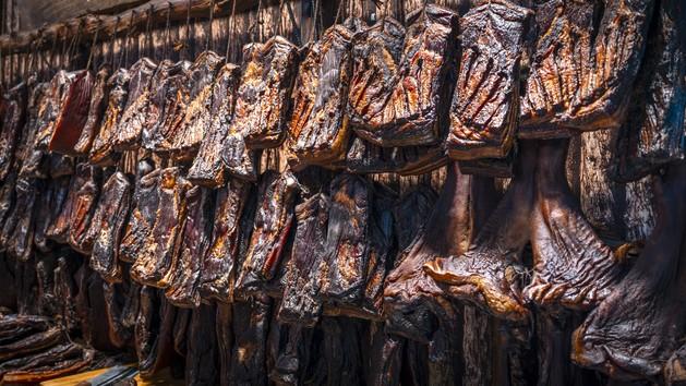 腌腊肉，十斤肉要放多少盐？学会一个黄金比例，咸香适口，超好吃