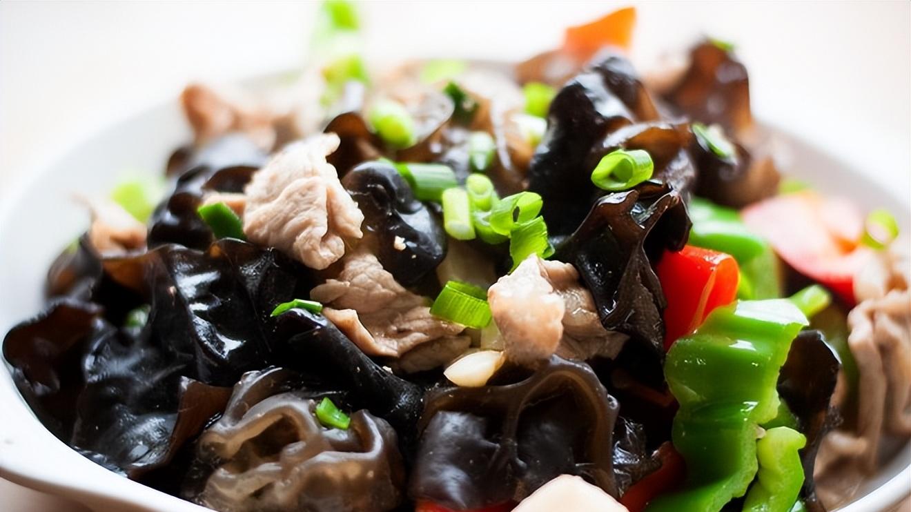 从厨房开始降压：科学解析四种稳压菜的养生之道