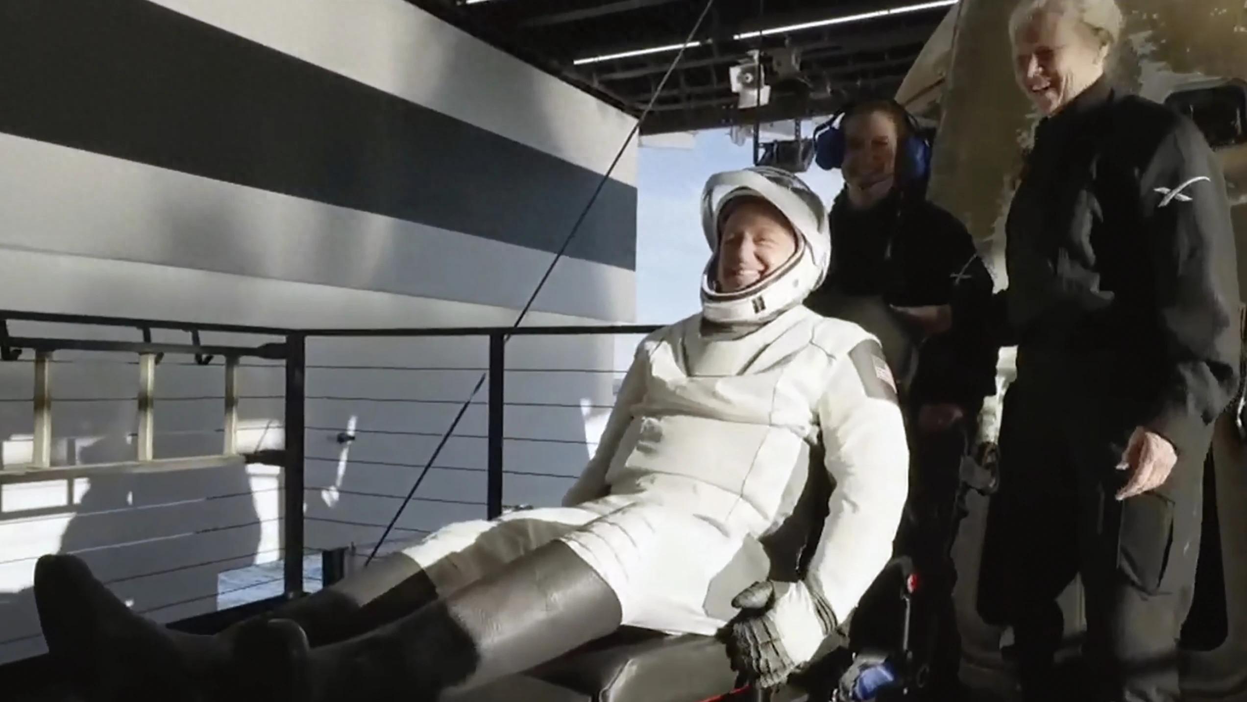 太空漂流：九个月的煎熬，归来是怎样的挑战？