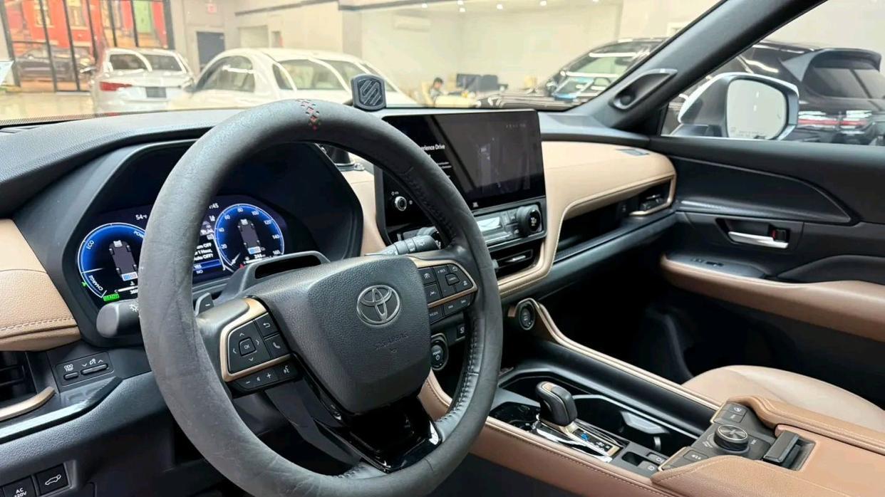 顶配新款汉兰达实车曝光，尺寸加大乘坐更舒适